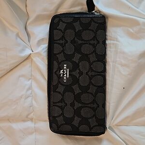 Coach zip around wallet accordian